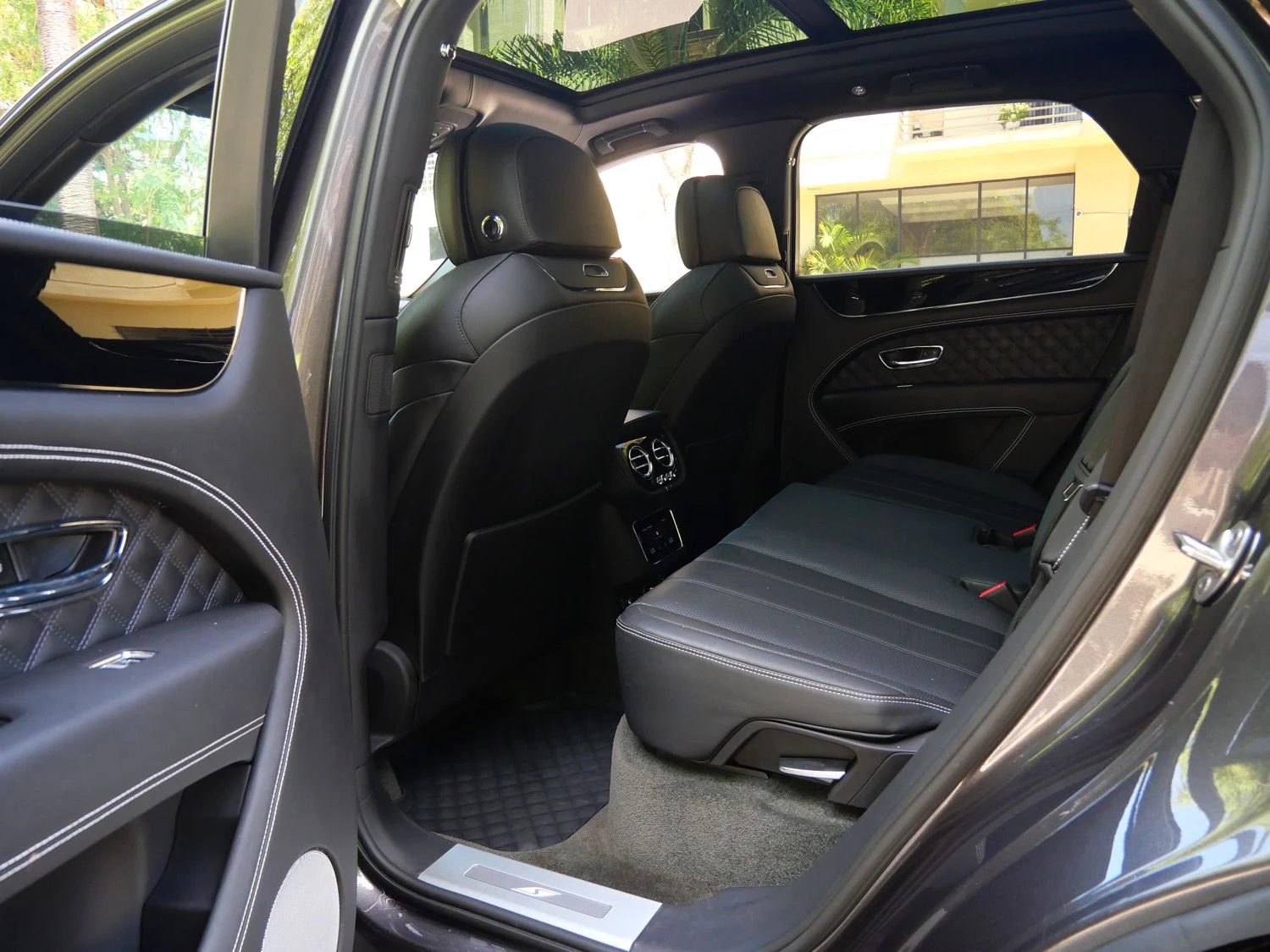 2022 Bentley Bentayga S interior, seats, Beluga
