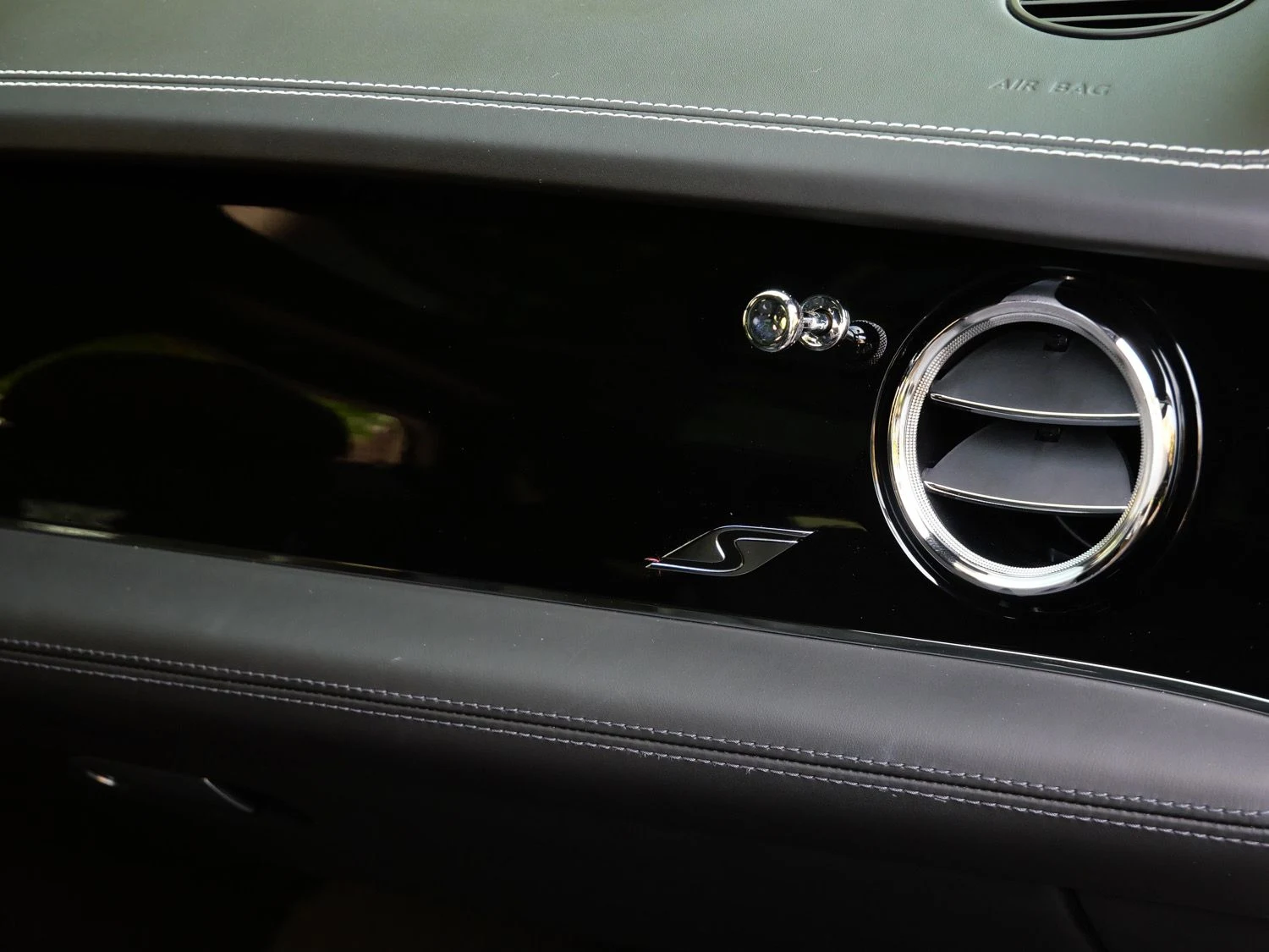 2022 Bentley Bentayga S interior, door panel, Beluga