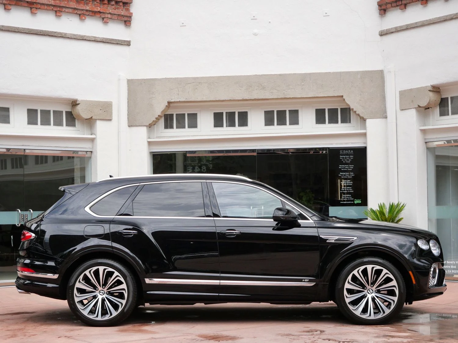 2022 Bentley Bentayga V8 for sale, exterior, Black