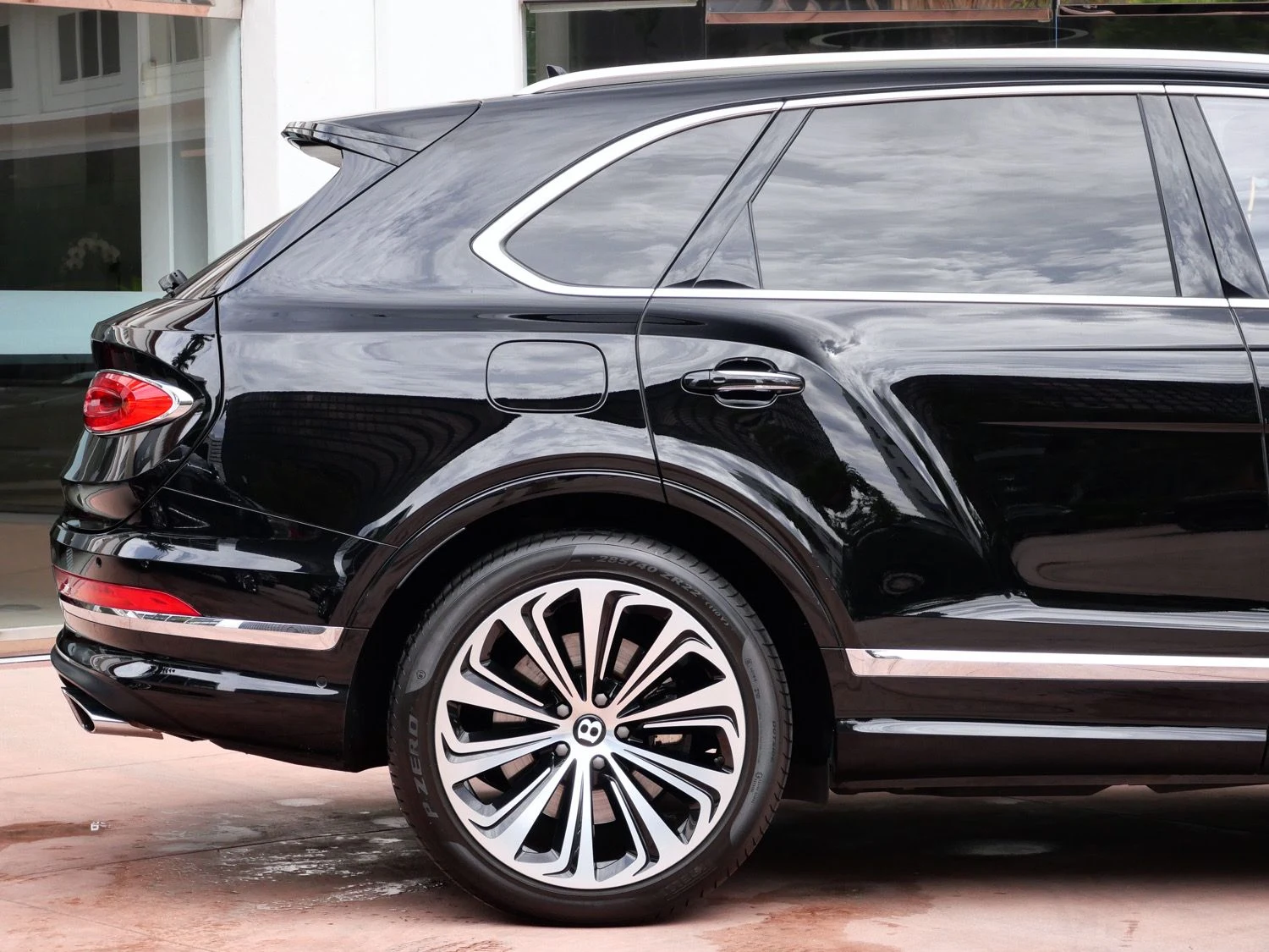 2022 Bentley Bentayga V8 for sale, exterior, Black