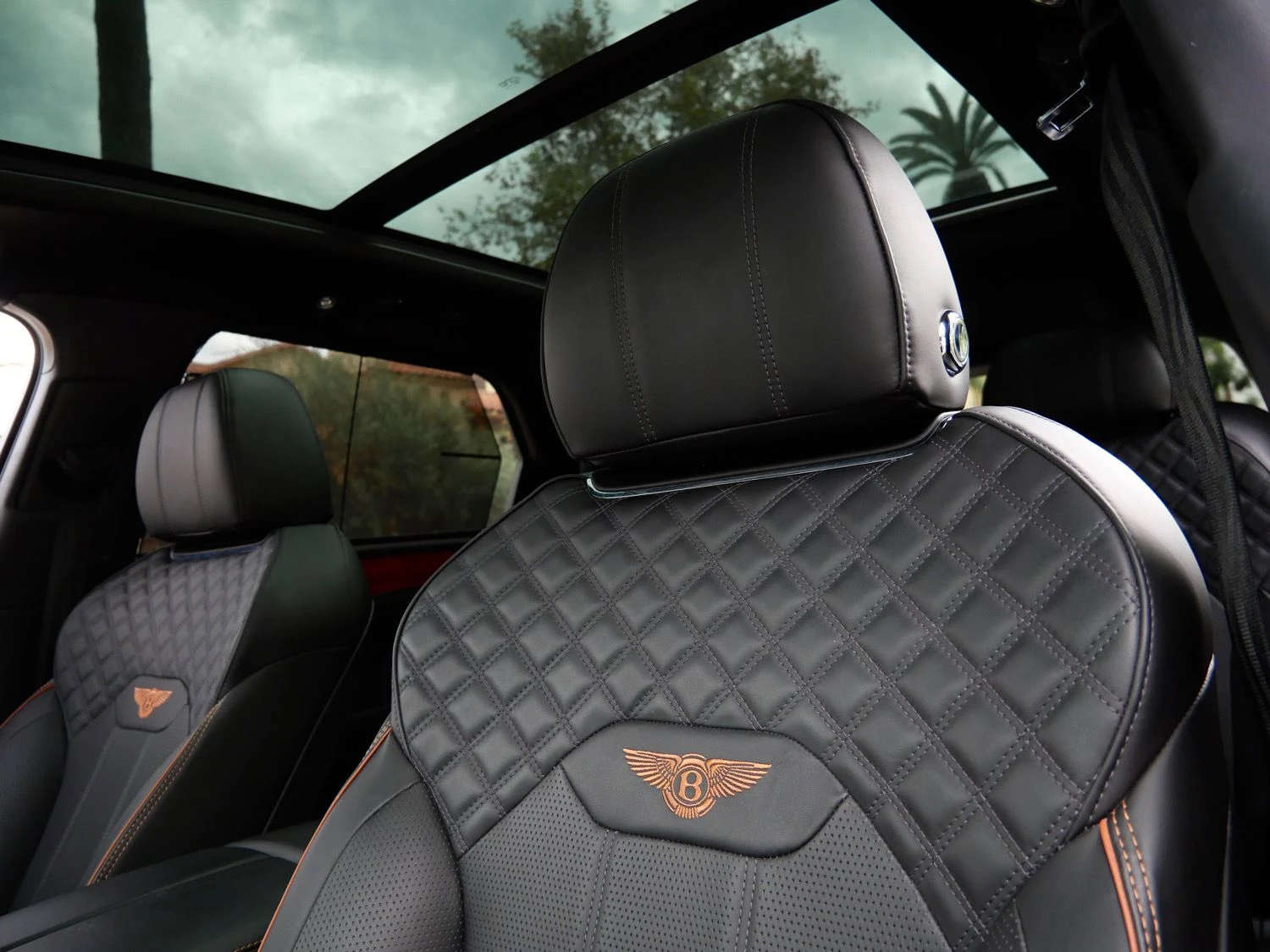2022 Bentley Bentayga V8 interior, seats, Beluga