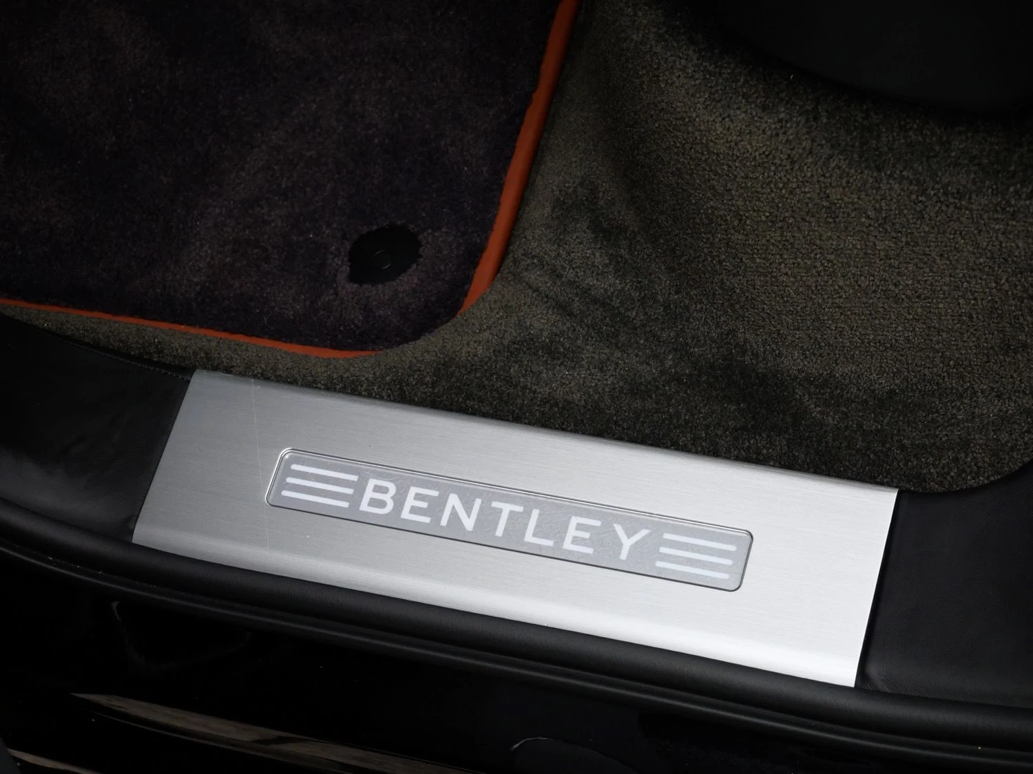 2022 Bentley Bentayga V8 interior, door sill, Beluga