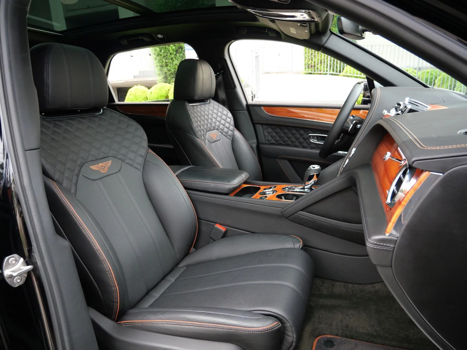 2022 Bentley Bentayga V8 interior, seats, Beluga