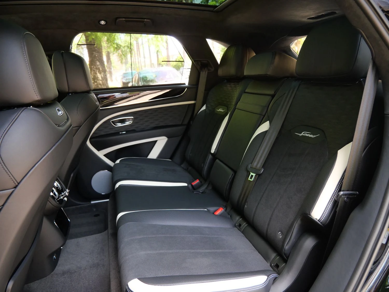 2026 Bentley Bentayga Speed interior, seats, Linen
