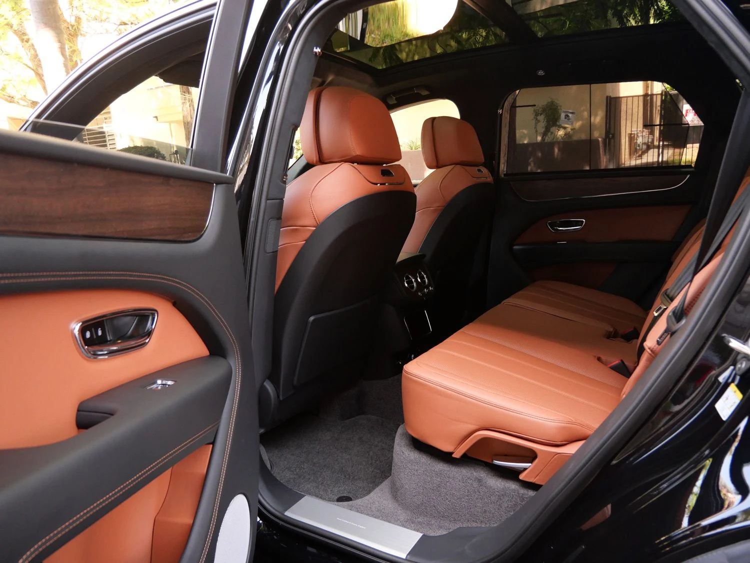 2026 Bentley Bentayga V8 interior, seats, Saddle