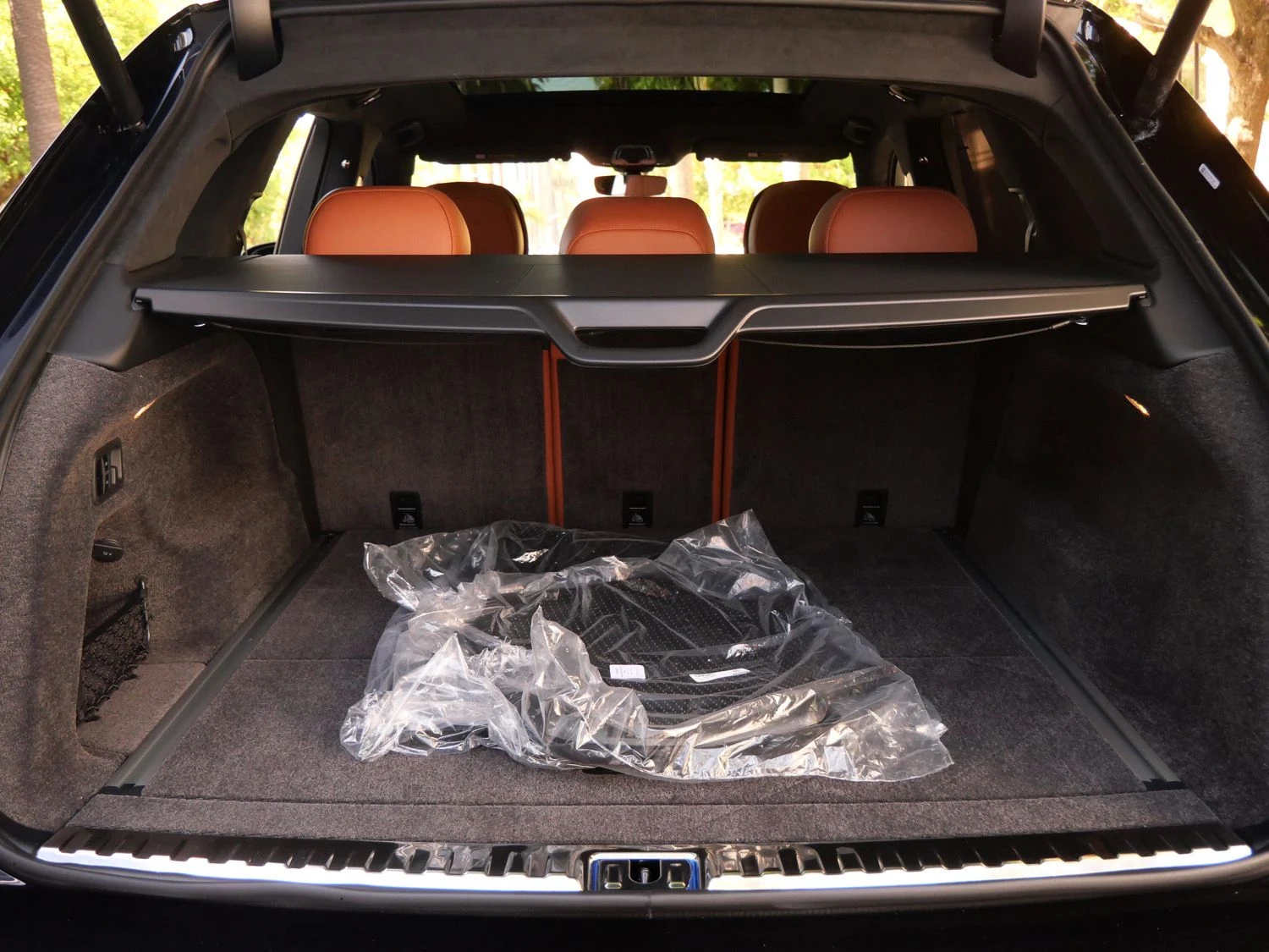 2026 Bentley Bentayga V8 trunk
