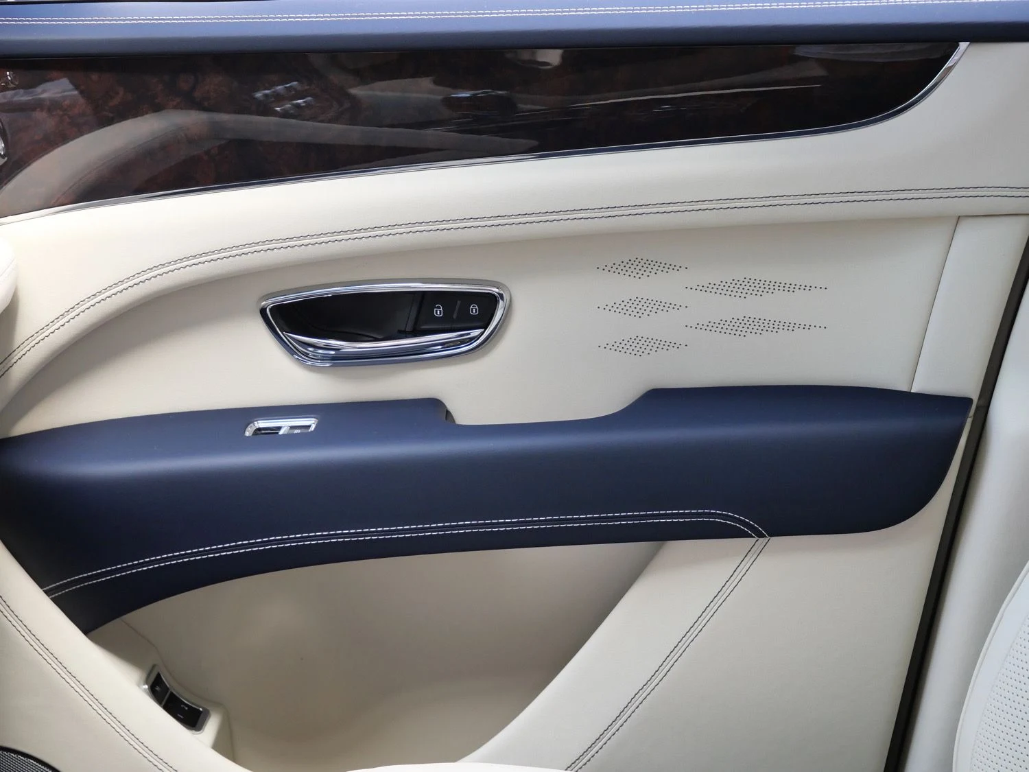 2023 Bentley Bentayga EWB interior, door panel, Linen