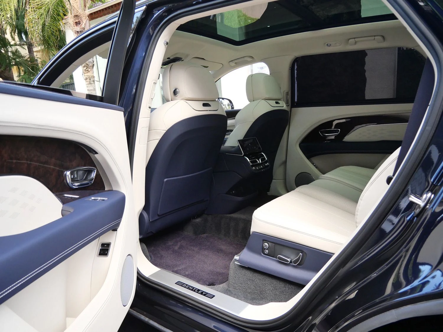 2023 Bentley Bentayga EWB interior, seats, Linen