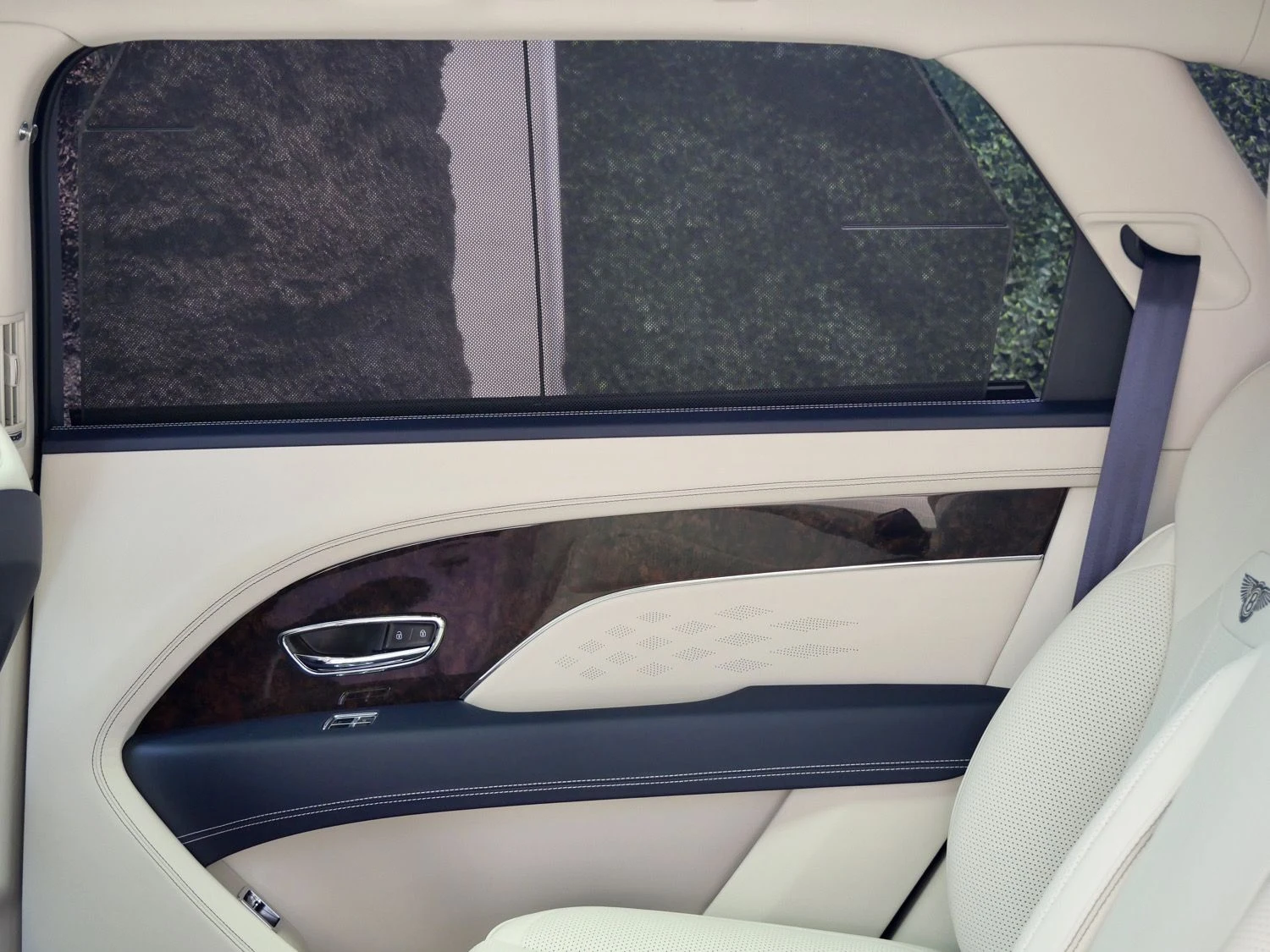 2023 Bentley Bentayga EWB interior, door panel, Linen