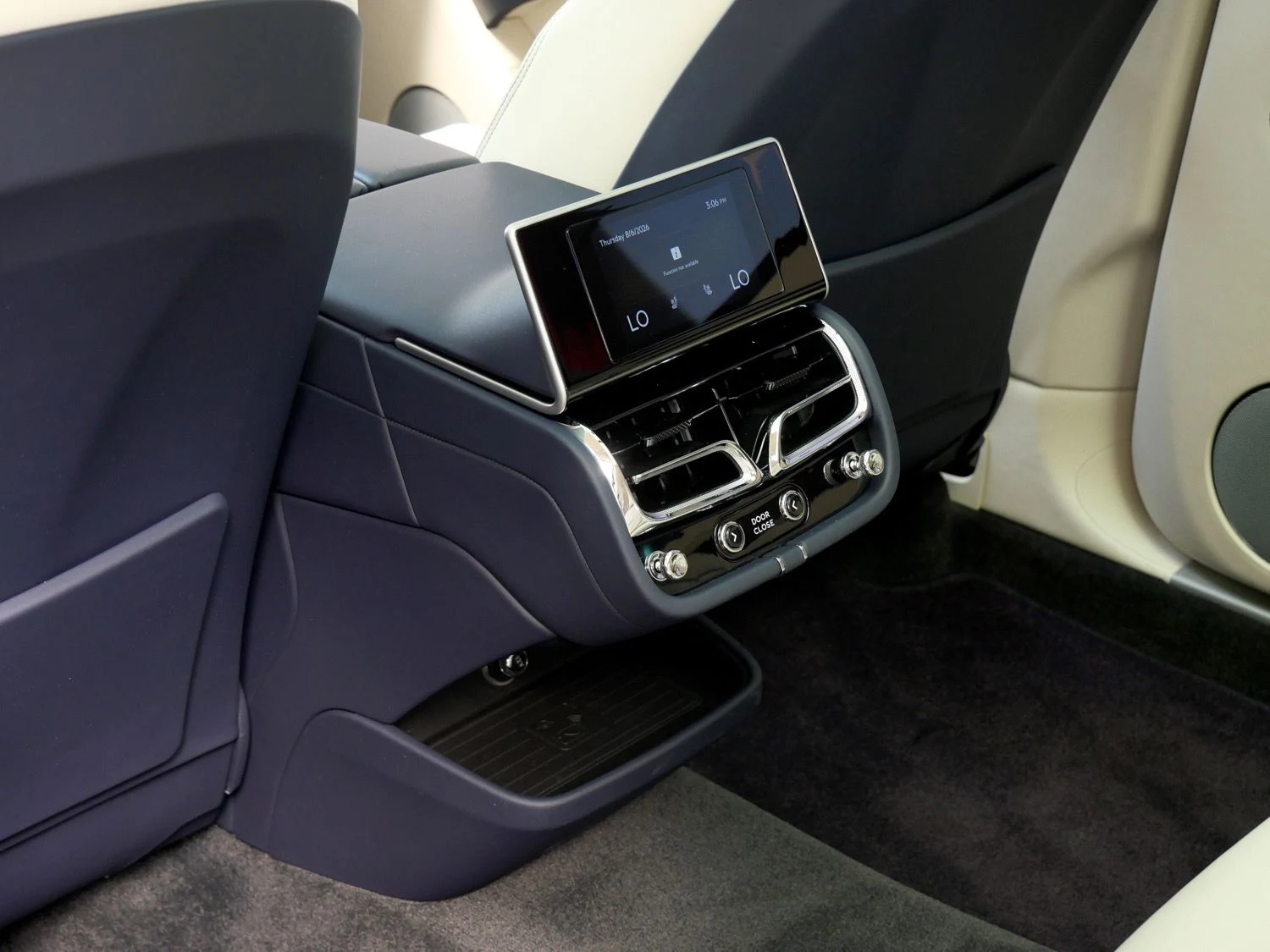 2023 Bentley Bentayga EWB for sale, photo 22 of 27