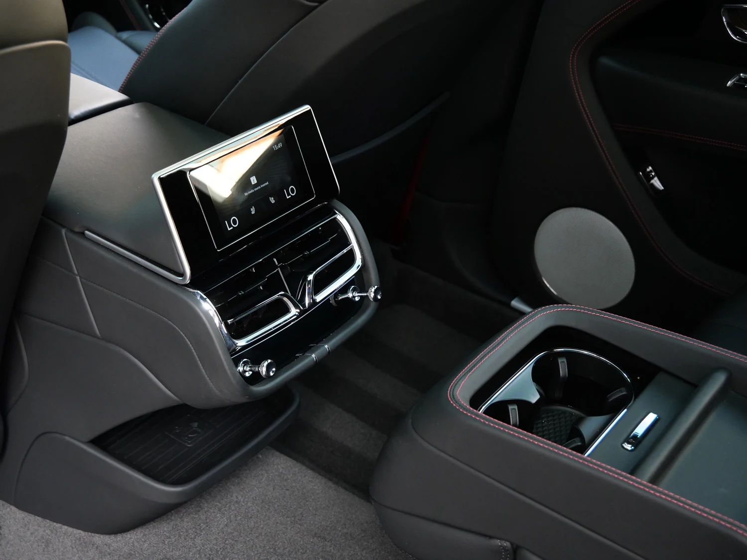 2024 Bentley Bentayga EWB interior, Beluga