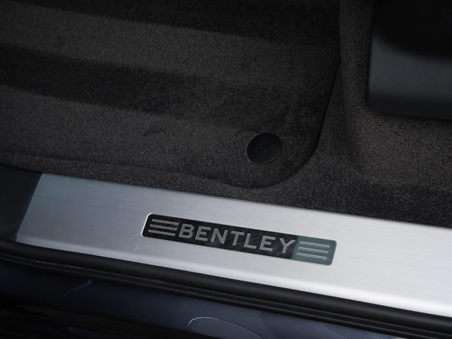 2024 Bentley Bentayga EWB interior, door sill, Beluga