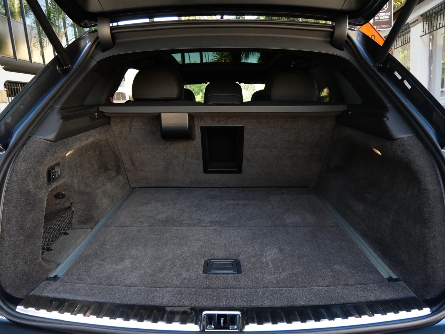 2024 Bentley Bentayga EWB trunk