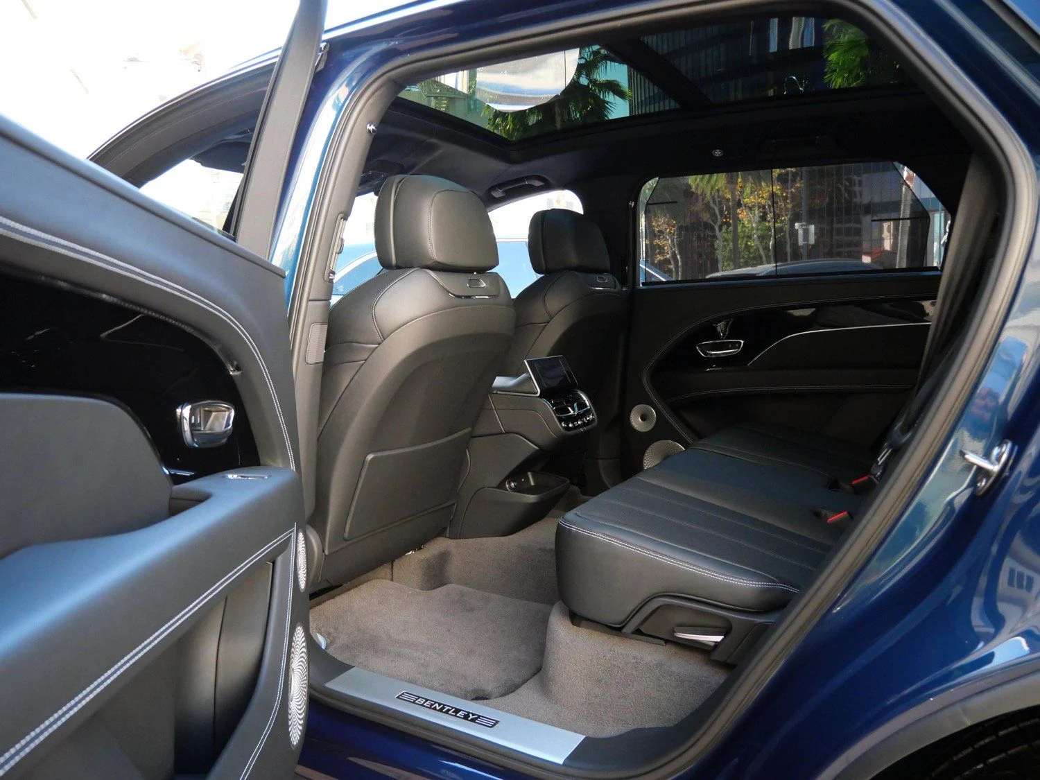 2025 Bentley Bentayga EWB interior, seats, Beluga