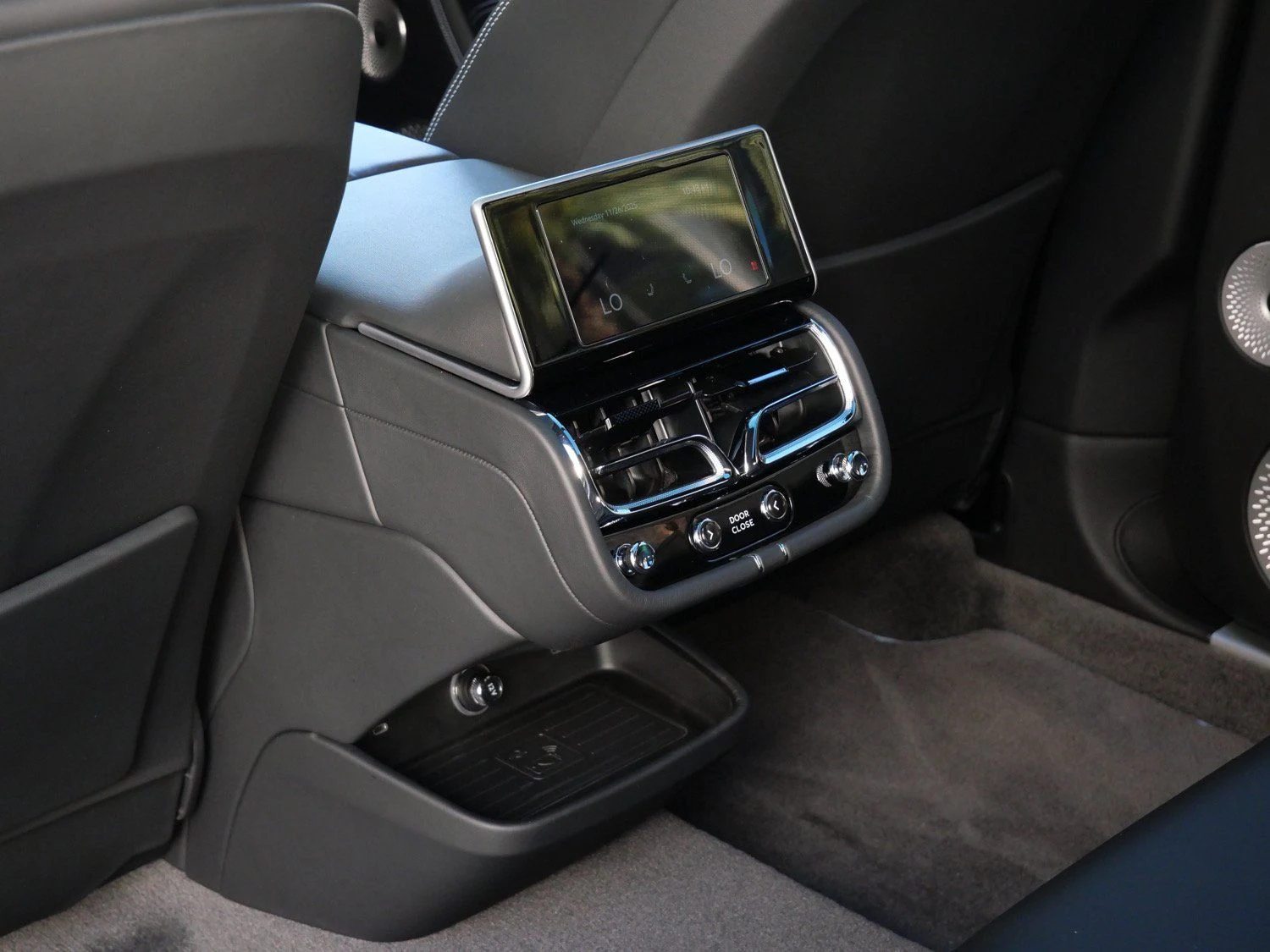 2025 Bentley Bentayga EWB interior, Beluga