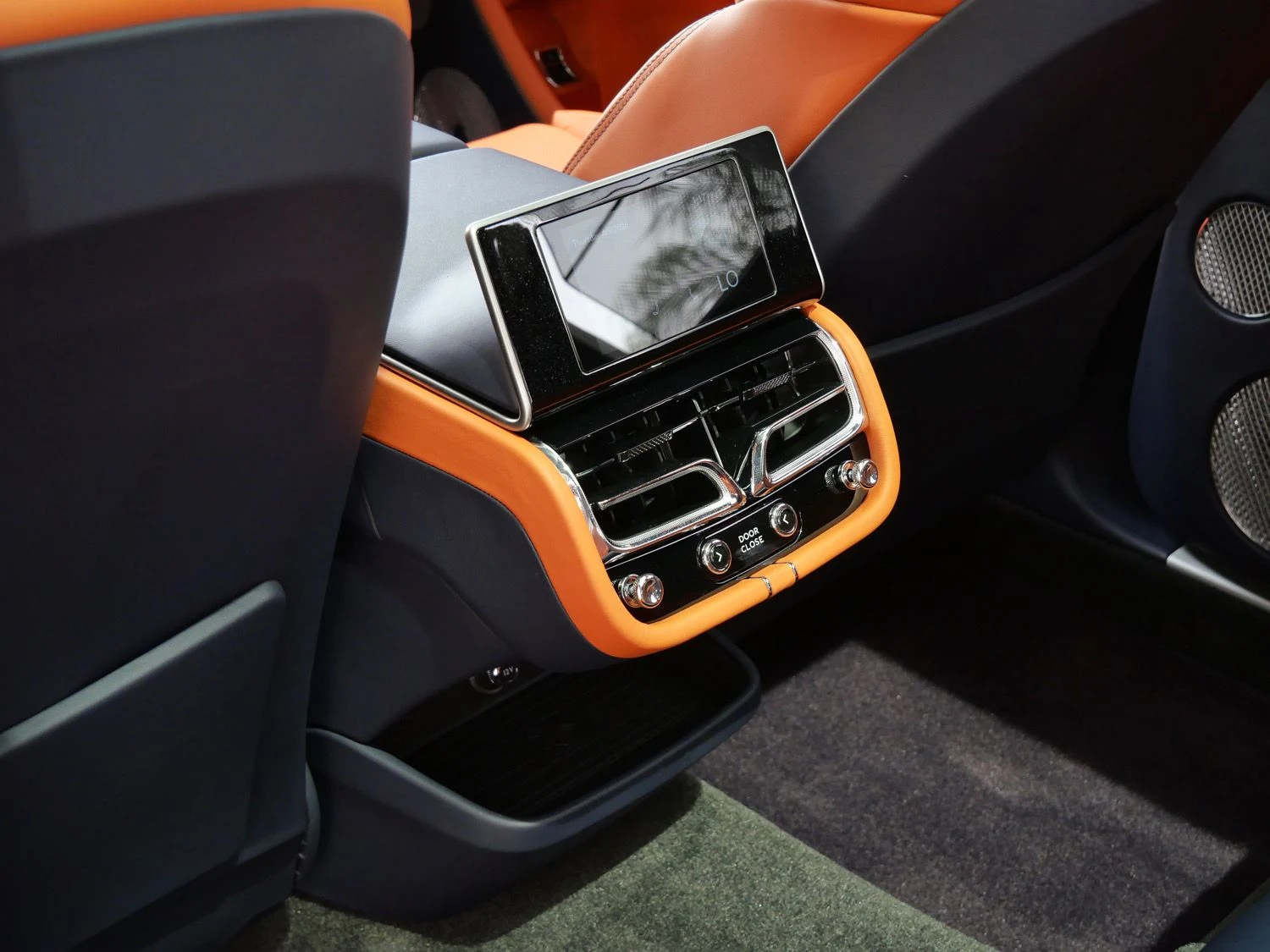 2026 Bentley Bentayga EWB Azure interior, Newmarket Tan