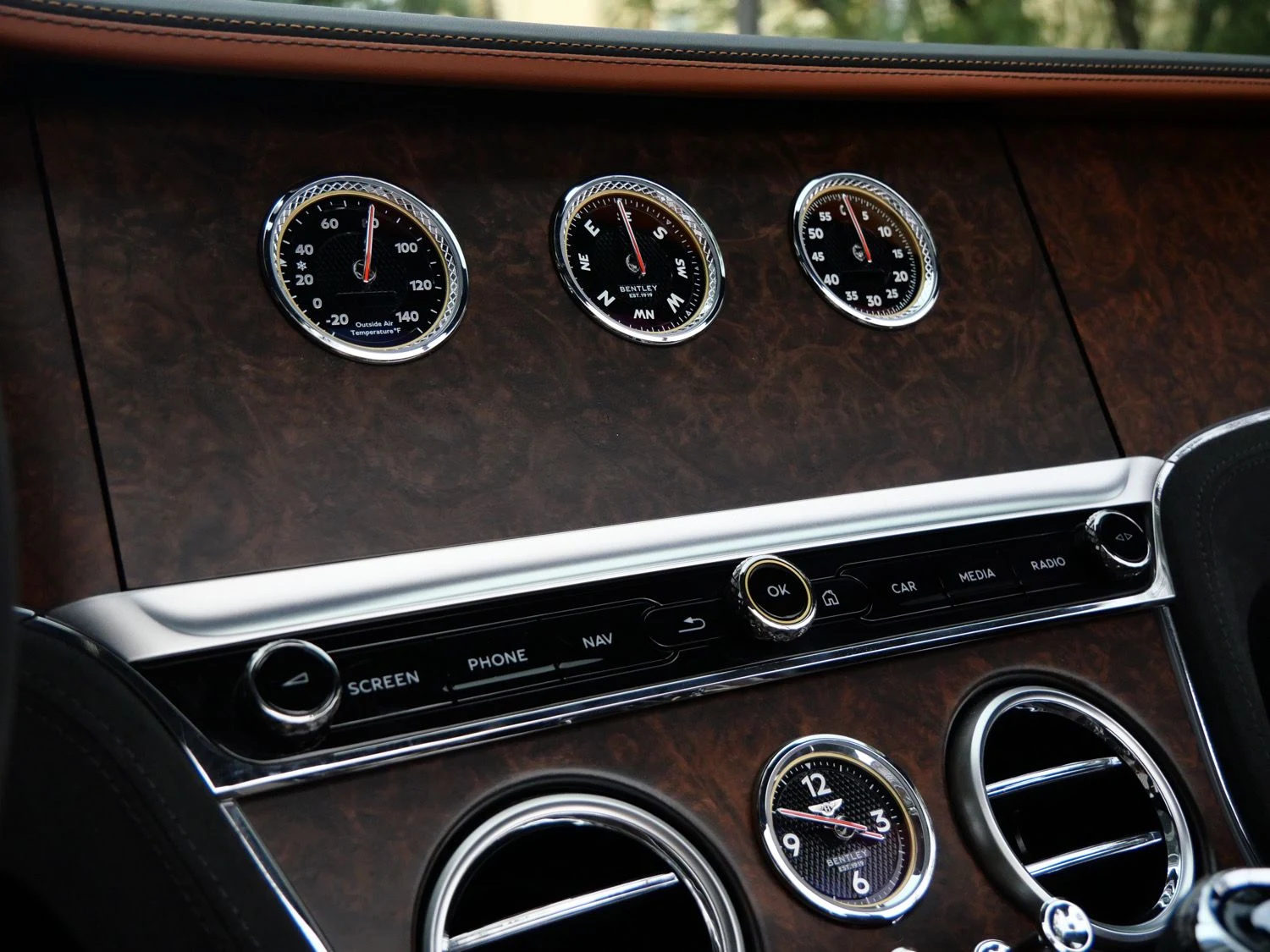 2025 Bentley Continental GTC Speed interior, Saddle