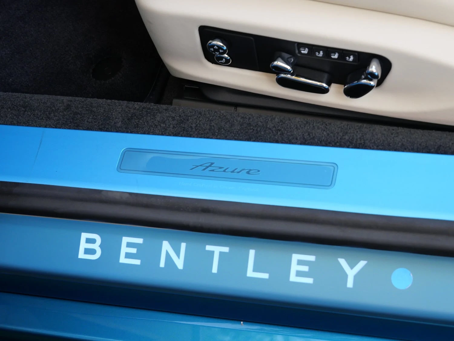 2026 Bentley Continental GTC Azure interior, door sill, Linen