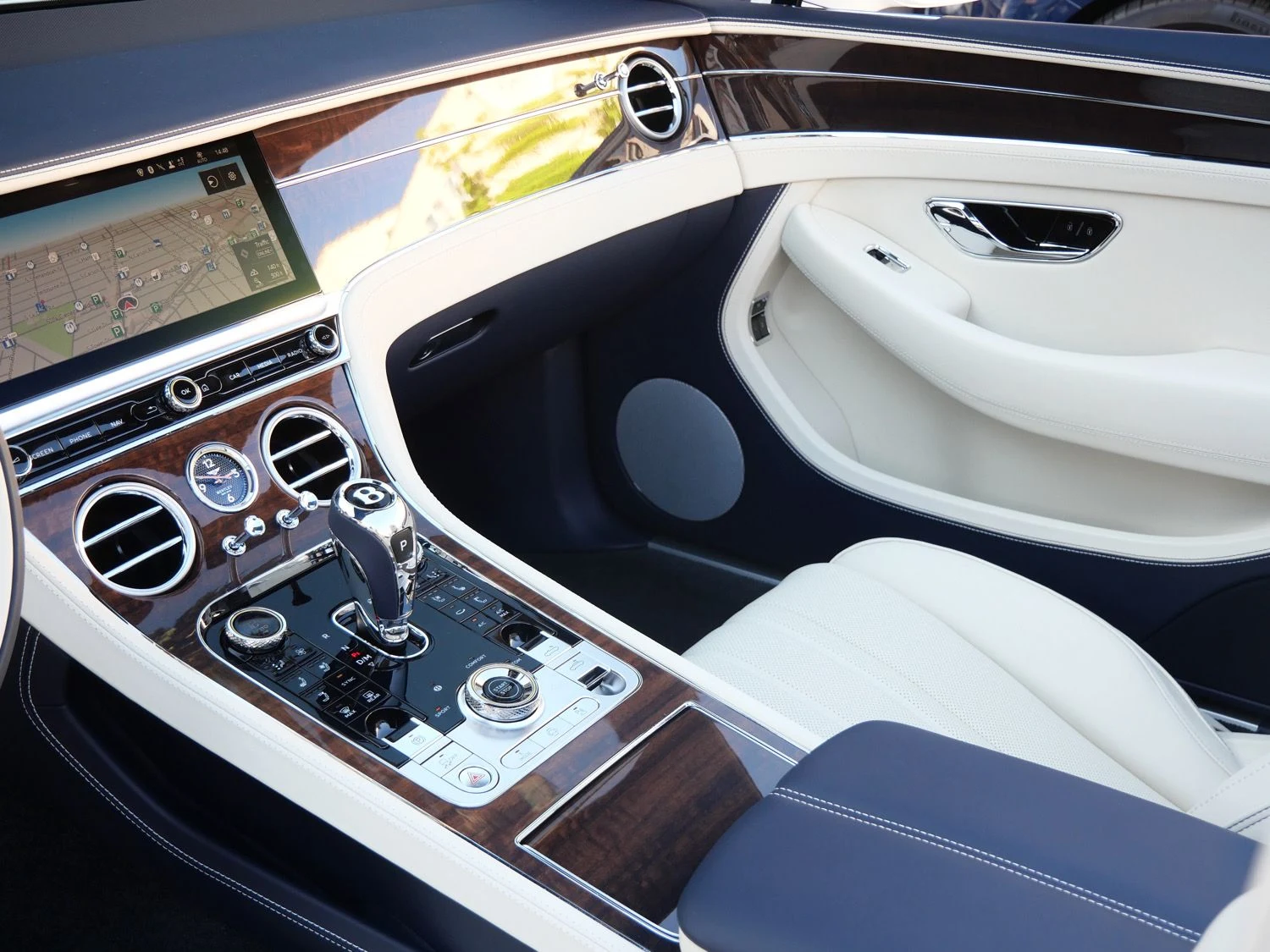 2026 Bentley Continental GTC interior, Linen