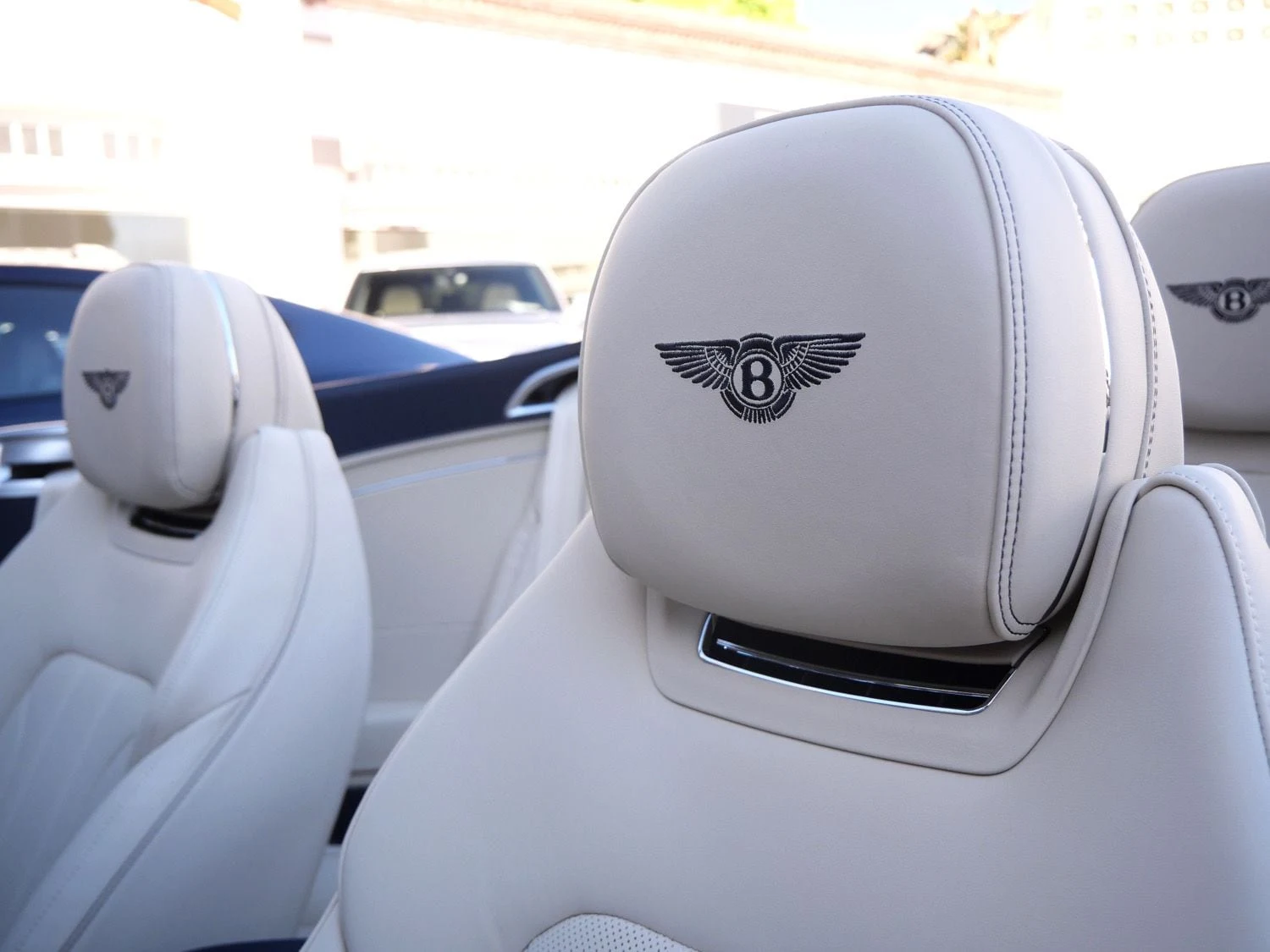 2026 Bentley Continental GTC interior, Linen