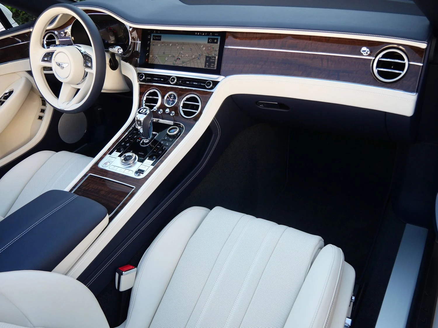 2026 Bentley Continental GTC interior, Linen
