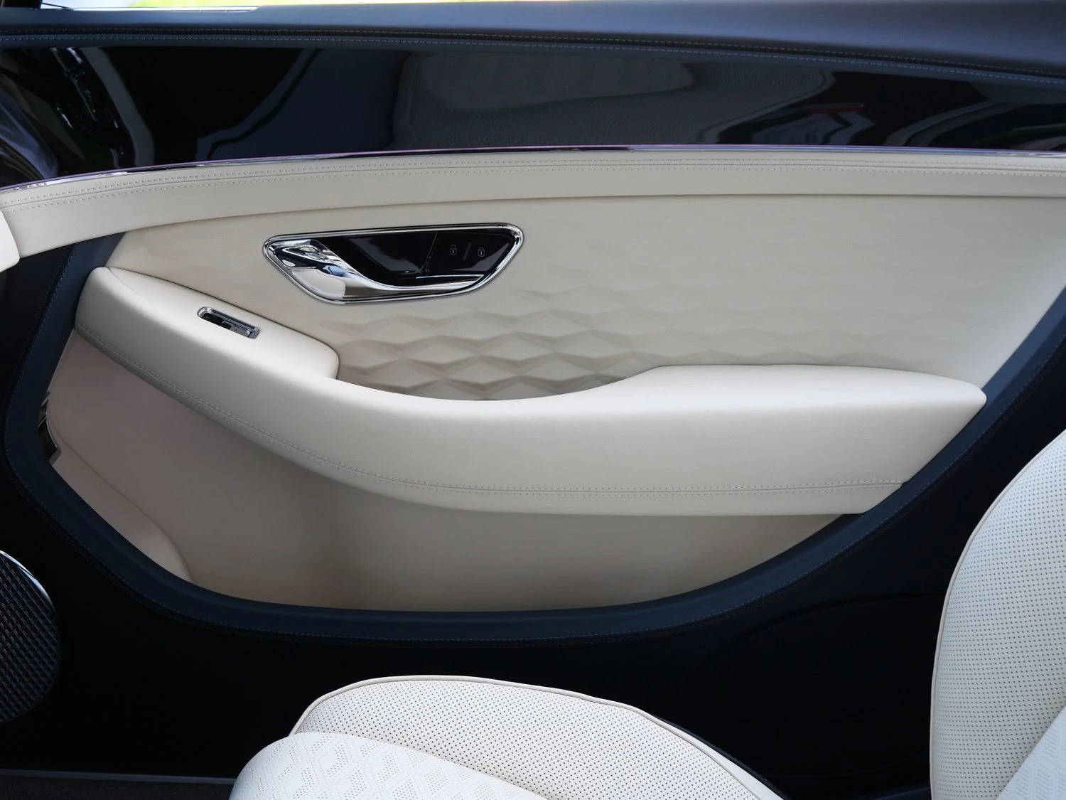 2026 Bentley Continental GTC Mulliner interior, door panel, Linen