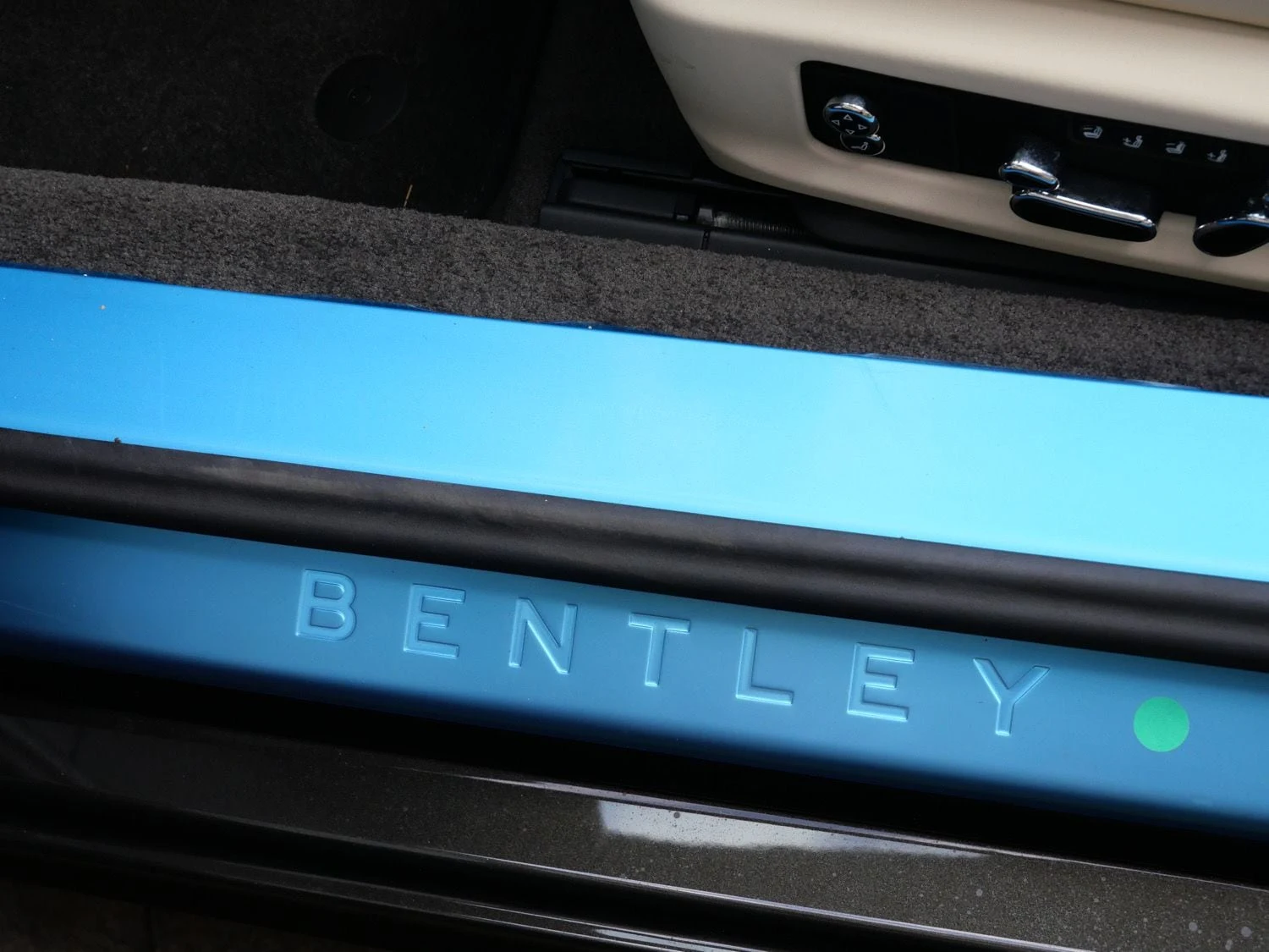 2026 Bentley Continental GTC interior, door sill, Linen