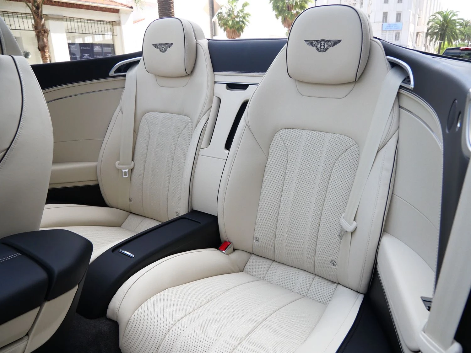 2026 Bentley Continental GTC interior, seats, Linen