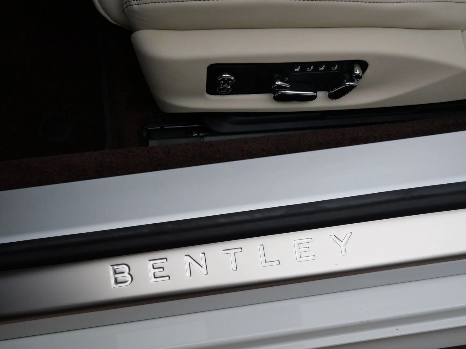 2026 Bentley Continental GTC interior, door sill, Linen
