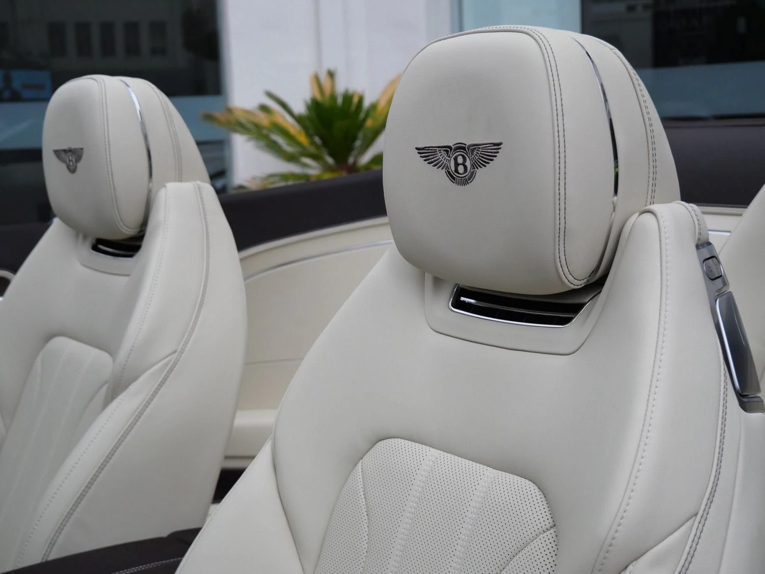 2026 Bentley Continental GTC interior, seats, Linen