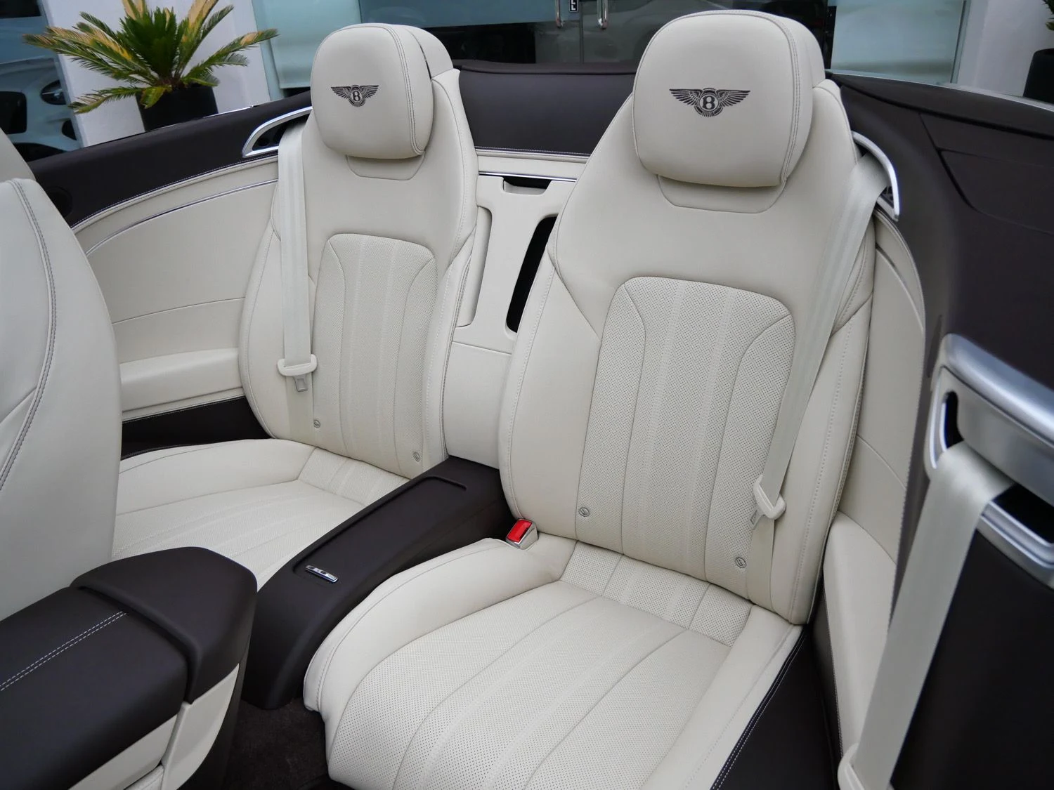 2026 Bentley Continental GTC interior, seats, Linen