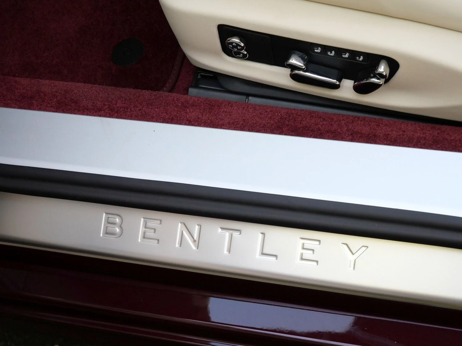 2026 Bentley Continental GTC interior, door sill, Linen