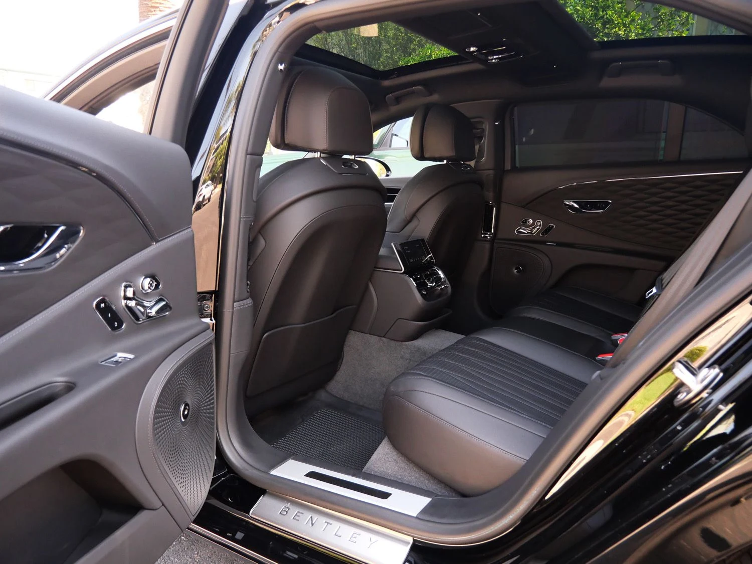 2022 Bentley Flying Spur W12 interior, seats, Beluga