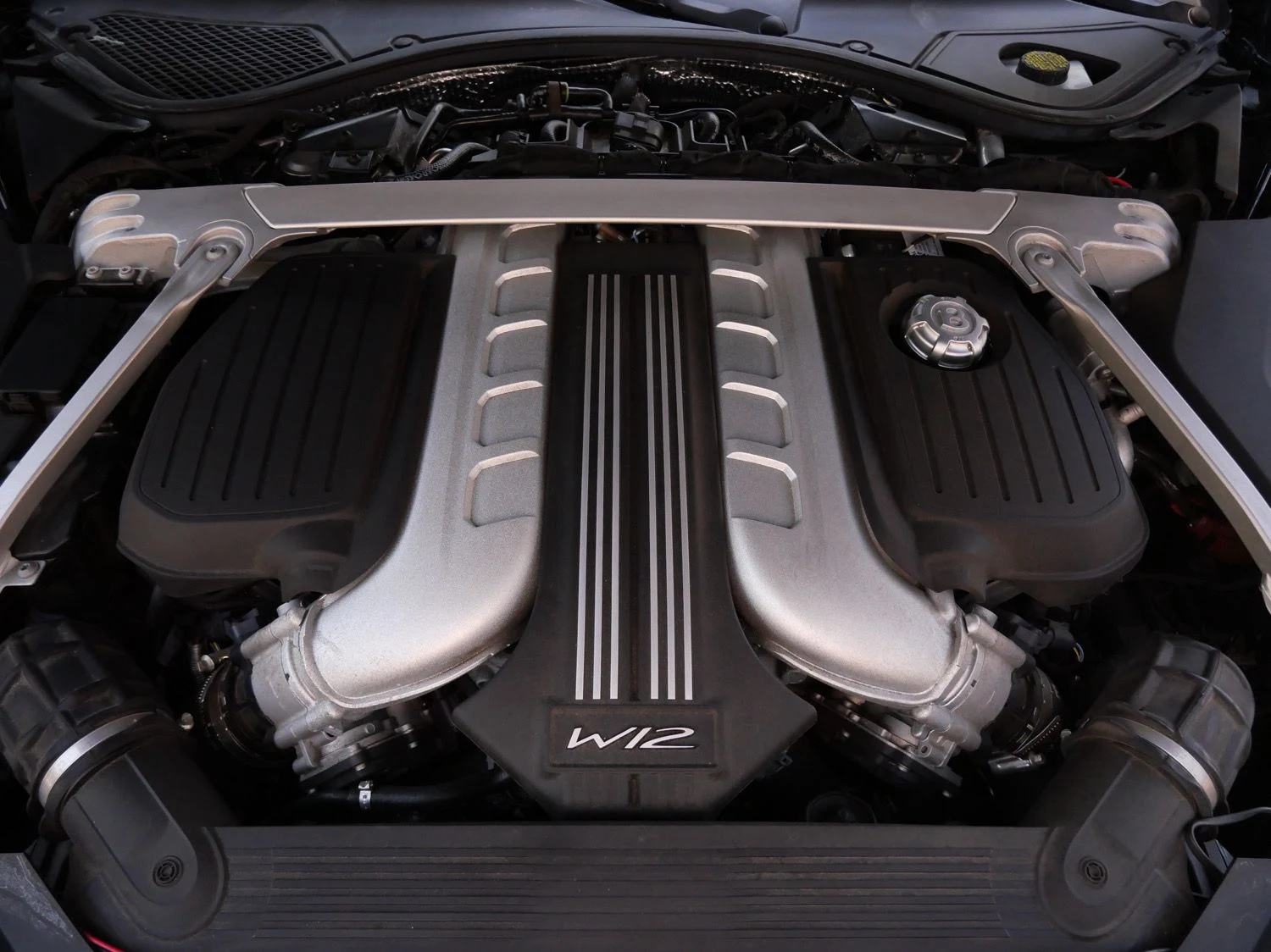 2022 Bentley Flying Spur W12 engine