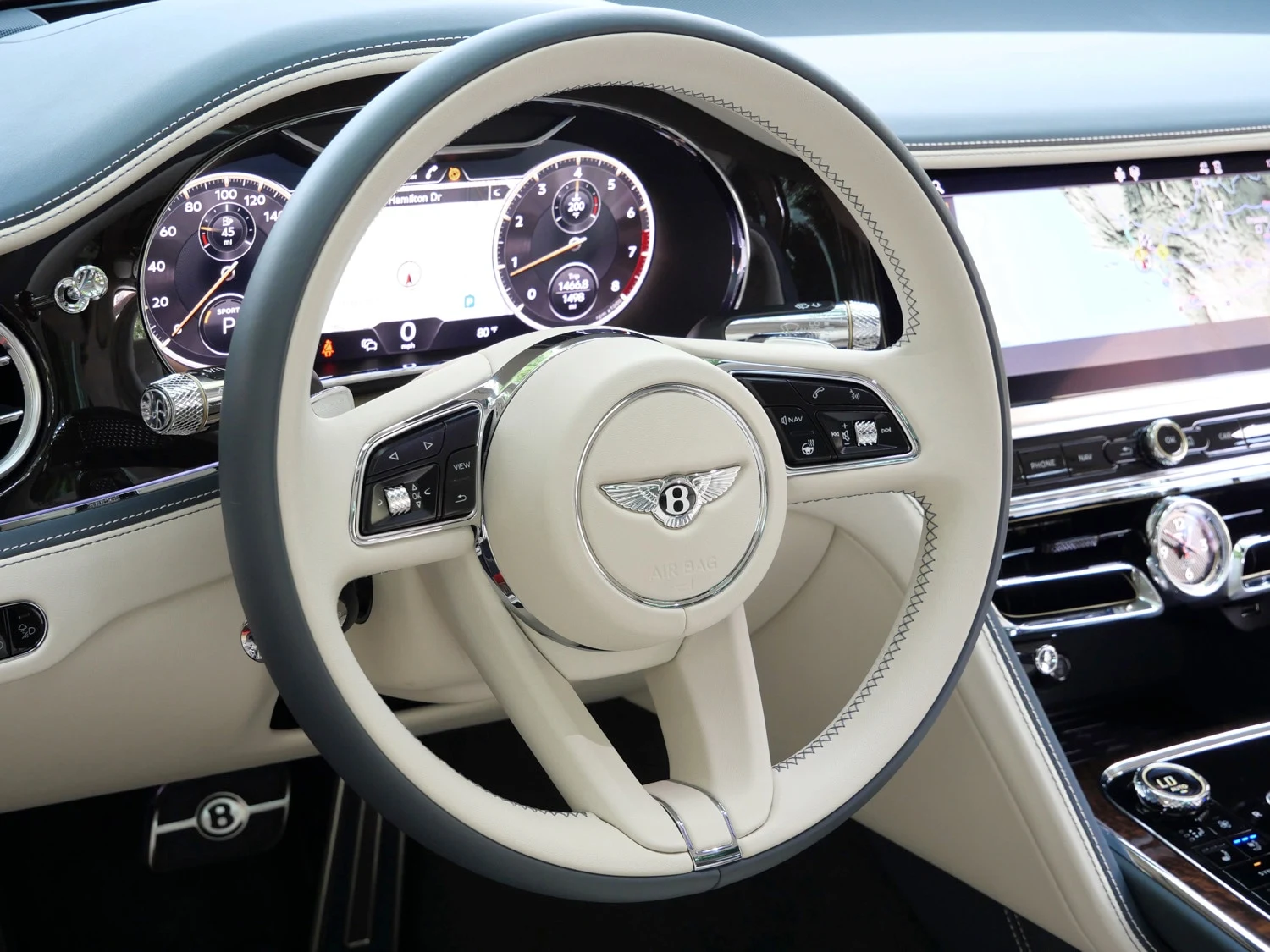 2023 Bentley Flying Spur Azure interior, Linen