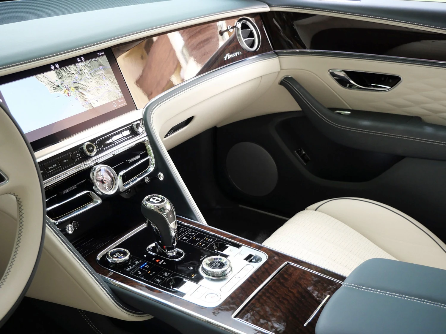 2023 Bentley Flying Spur Azure interior, Linen