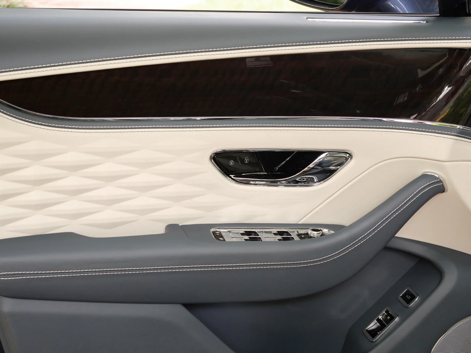 2023 Bentley Flying Spur Azure interior, door panel, Linen