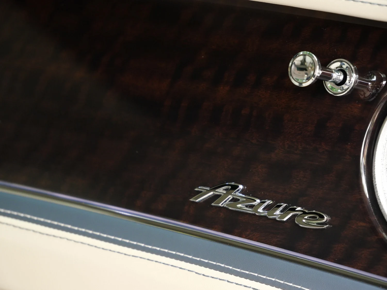 2023 Bentley Flying Spur Azure interior, door sill, Linen