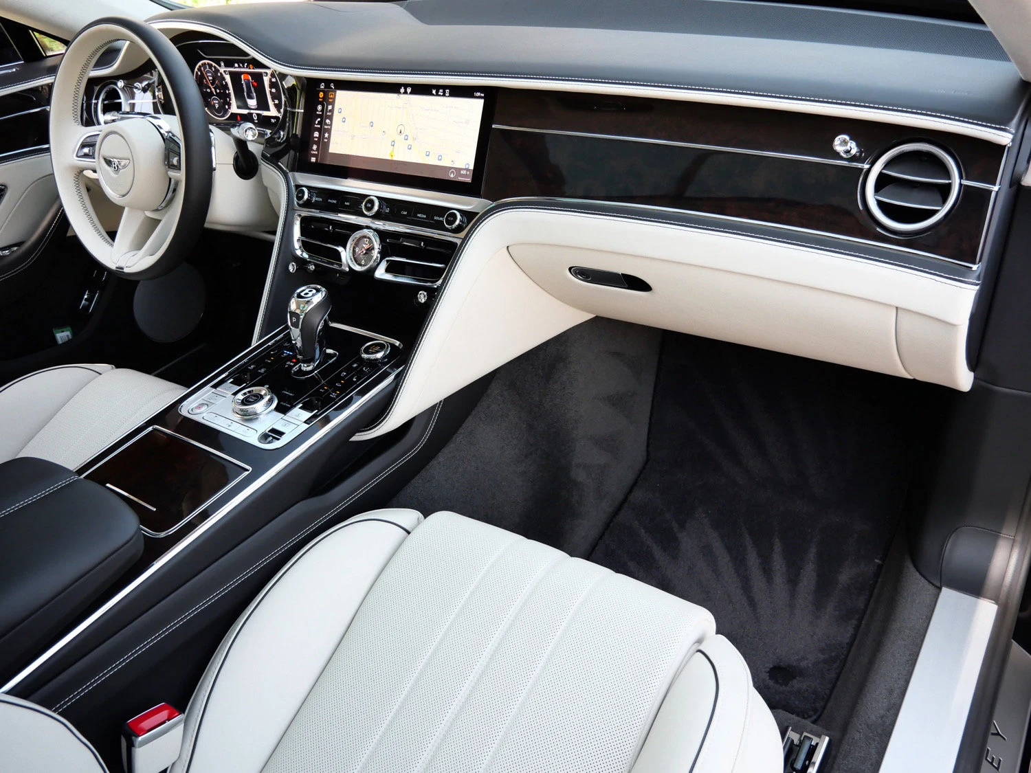 2023 Bentley Flying Spur Hybrid interior, Linen