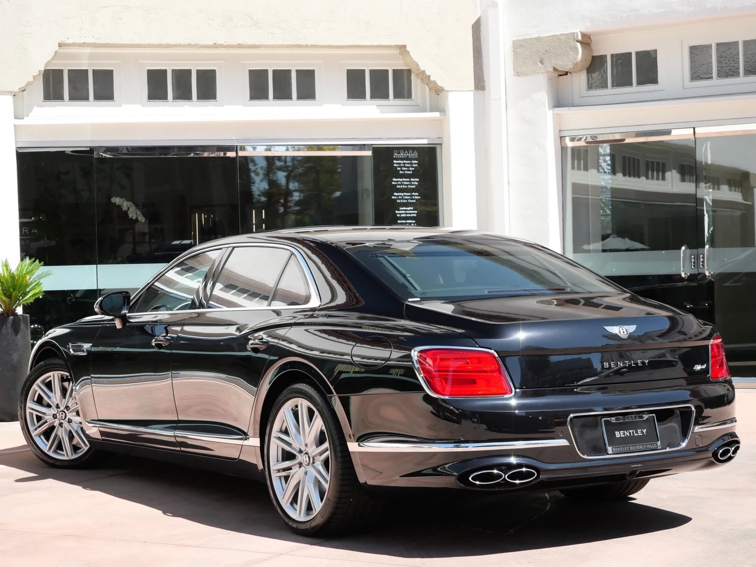 2023 Bentley Flying Spur Hybrid, rear three-quarter view, Black