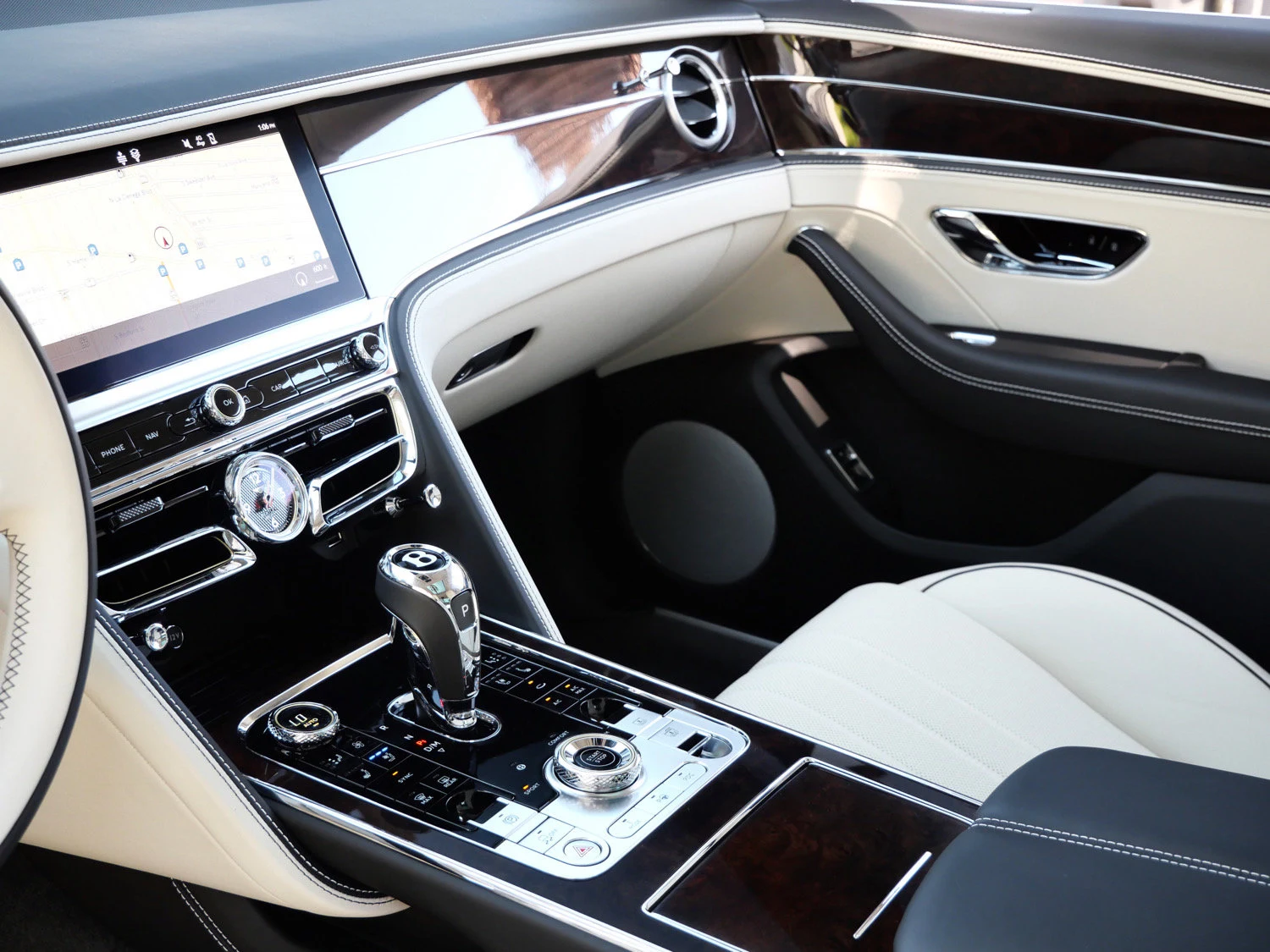 2023 Bentley Flying Spur Hybrid interior, Linen