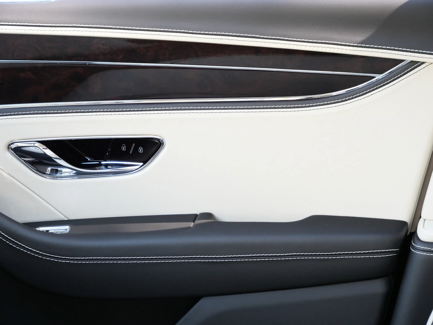 2023 Bentley Flying Spur Hybrid interior, door panel, Linen