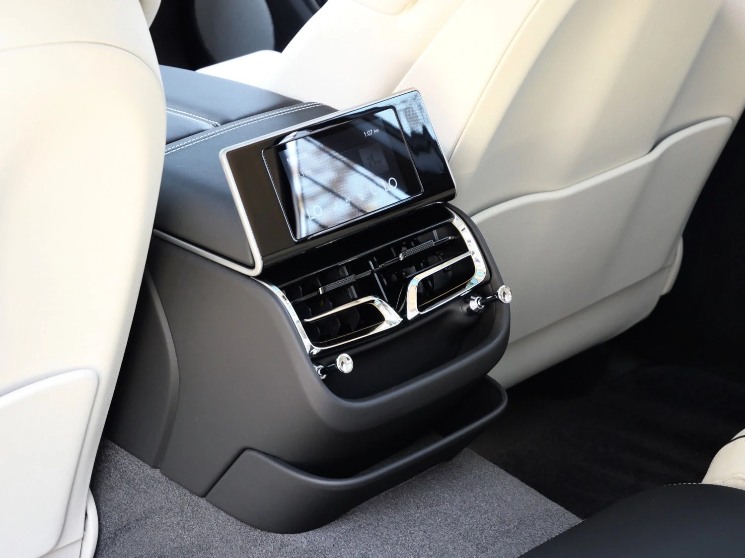 2023 Bentley Flying Spur Hybrid interior, door panel, Linen