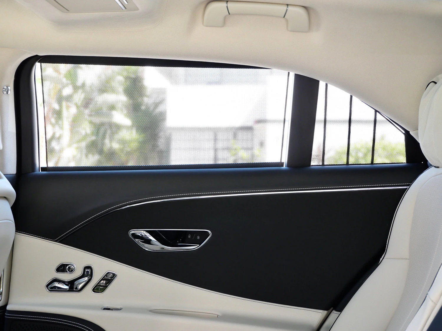 2023 Bentley Flying Spur Hybrid interior, door panel, Linen