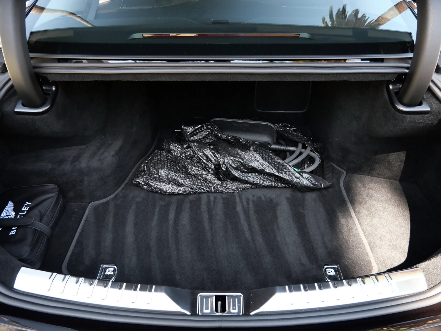 2023 Bentley Flying Spur Hybrid trunk