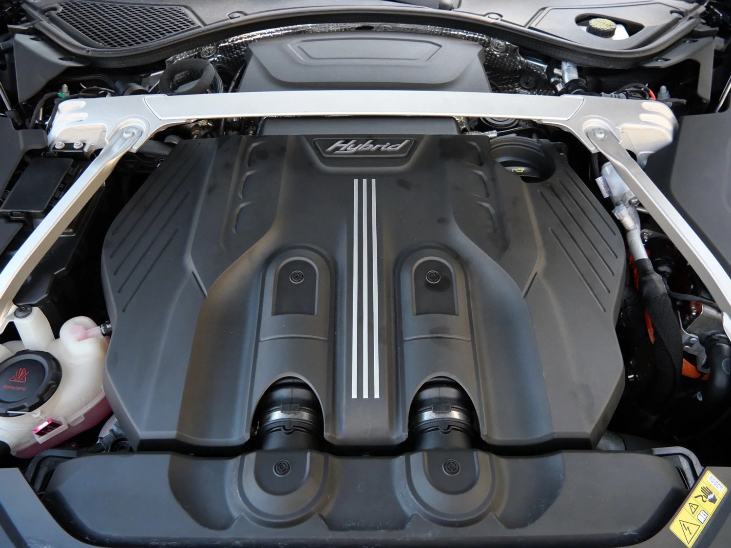 2023 Bentley Flying Spur Hybrid engine