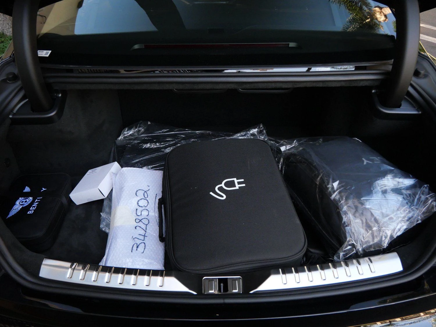 2026 Bentley Flying Spur Azure trunk