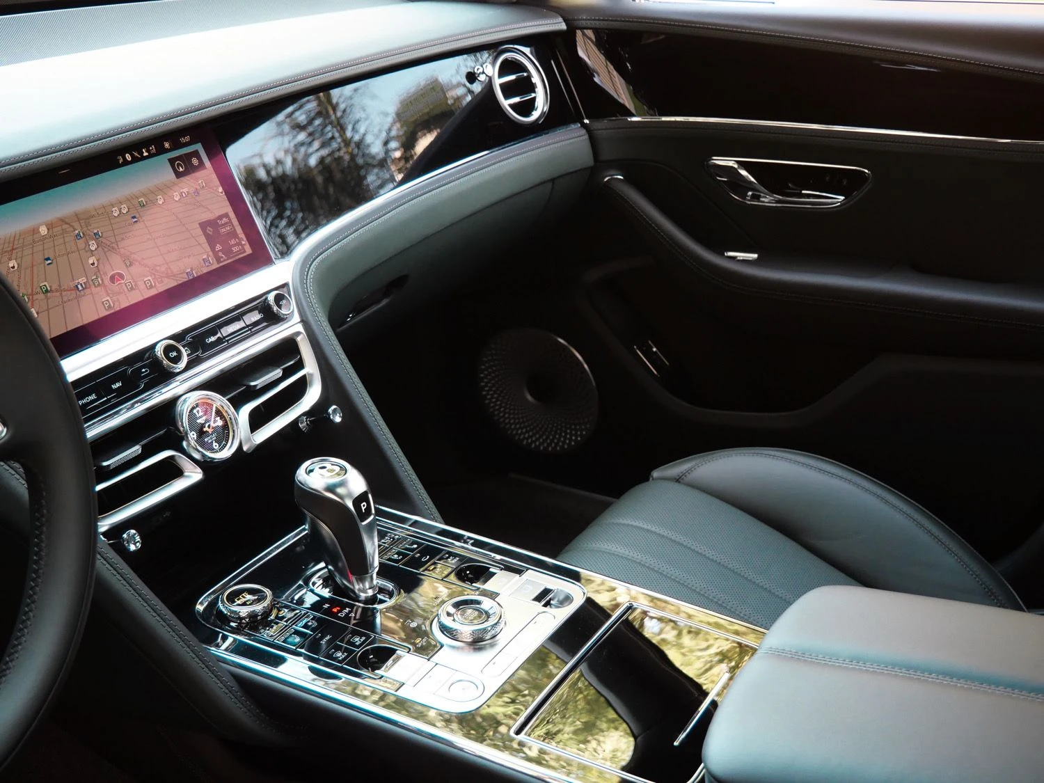 2026 Bentley Flying Spur interior, dashboard, Cumbrian Green
