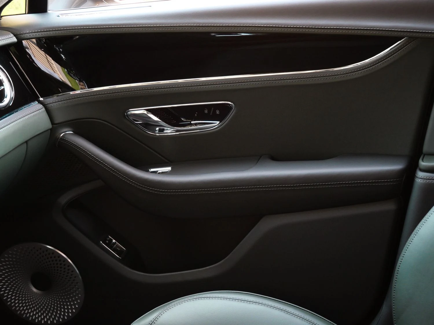 2026 Bentley Flying Spur interior, door panel, Cumbrian Green