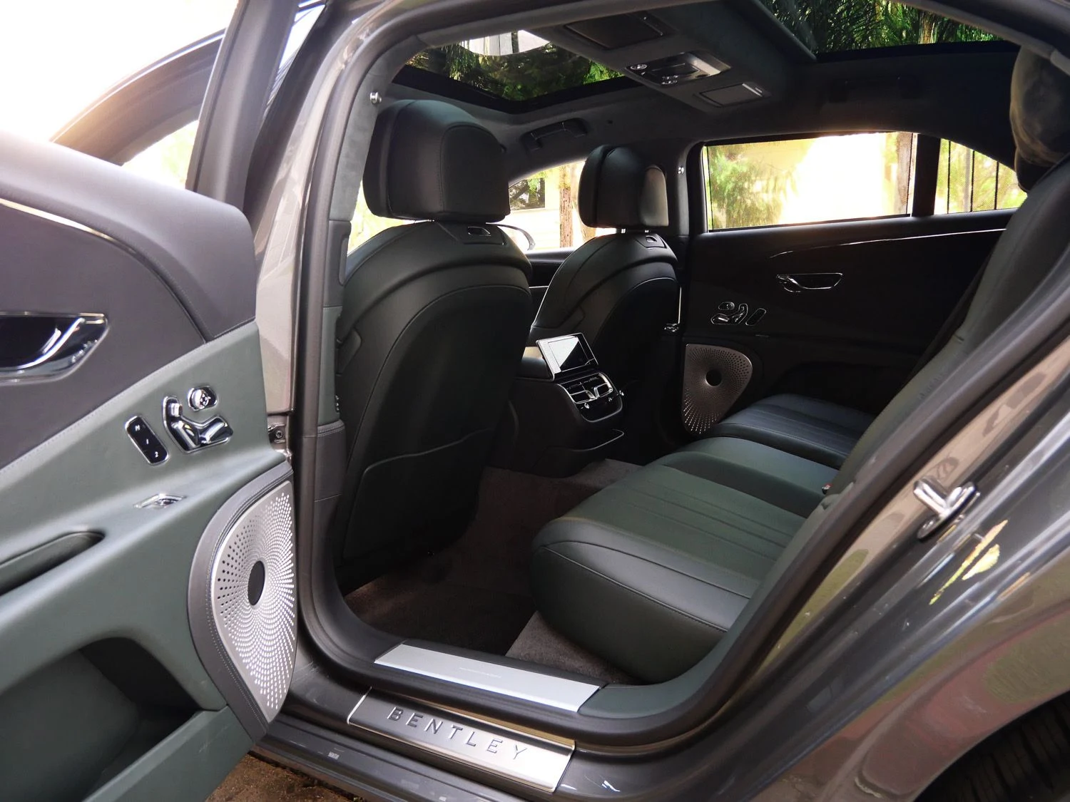 2026 Bentley Flying Spur interior, Cumbrian Green